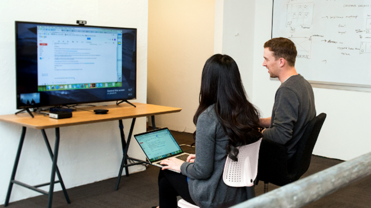 Why you need free-standing screens for your office.