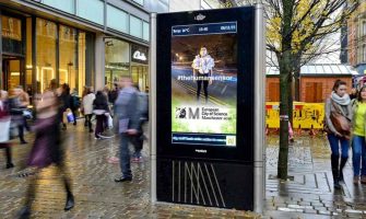 Attracting Audiences with Outdoor Displays