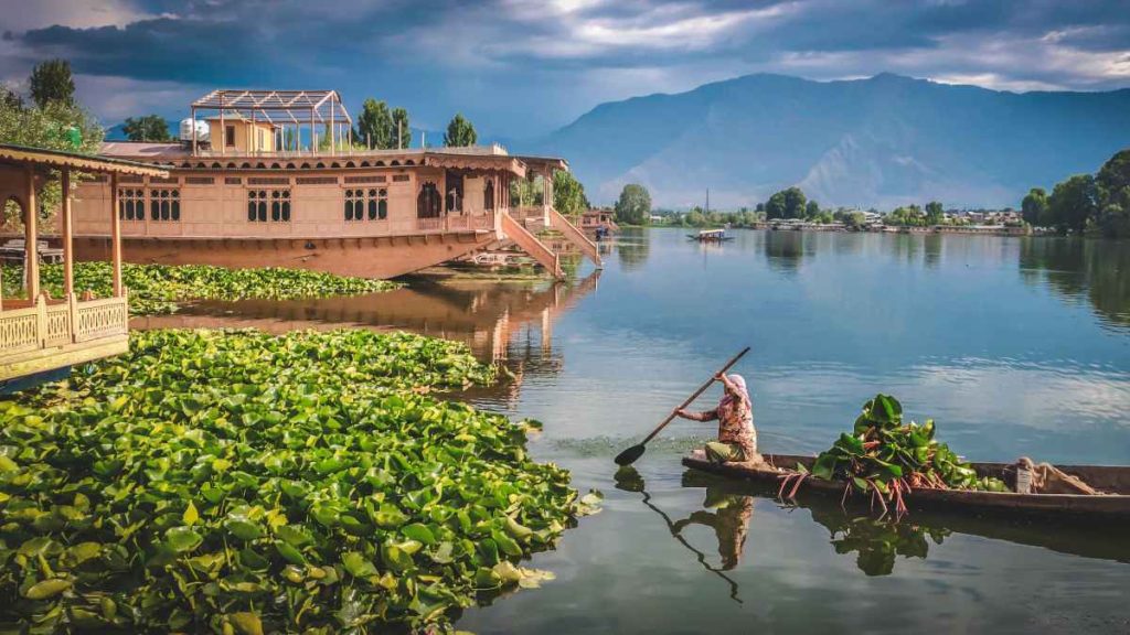 10 Beautiful Places to Visit in Kashmir in 2023